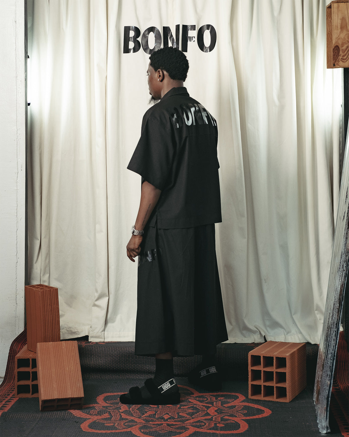 BLACK LINEN